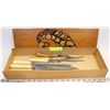 Image 1 : BOX WITH CARVING KNIVES AND FORK
