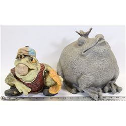 SET OF FROG STATUES