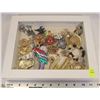 Image 1 : GLASS CASE W/BROOCHES ANIMAL SOUNDS