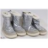 Image 1 : FLAT OF TWO PAIRS SIZE 10 CHILDREN'S BOOTS