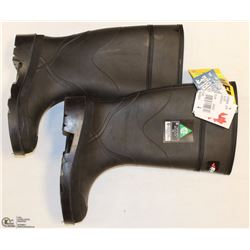 PAIR OF BAFFIN SIZE 4 STEEL TOE RUBBER BOOTS