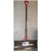 Image 1 : GARANT METAL SNOW SHOVEL
