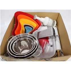 LARGE BOX OF BAKING ACCESSORIES INCL. 6-PC