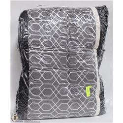 COVINGTON QUEEN GREY/BLACK COMFORTER