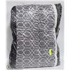 Image 1 : COVINGTON QUEEN GREY/BLACK COMFORTER