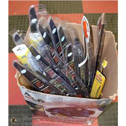 BOX OF ASSORTED WINDSHIELD WIPERS