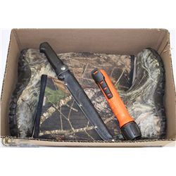 BOX W/SWEDE STEEL FISHING KNIFE IN