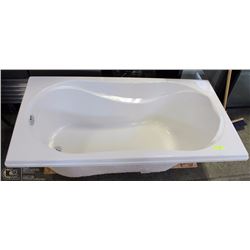 MAAX FIBERGLASS DROP IN SOAKER TUB