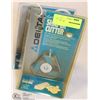 Image 1 : LOT OF 2 DELTA SHAPE CUTTERS