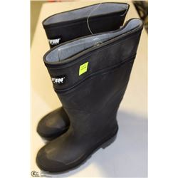 PAIR OF BAFFIN SIZE 4 STEEL TOE RUBBER BOOTS
