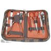Image 1 : 10 PIECE MANICURE SET IN CARRY CASE