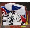 Image 1 : BOX W/TAEKWONDO PROTECTIVE GEAR -