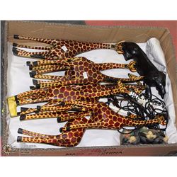 FLAT W/WOOD SAFARI ANIMALS & HAND