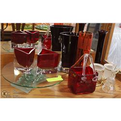 6 HOUSEHOLD DECORATIVE PIECES