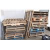 Image 1 : 3 STACKS OF WOOD PALLETS