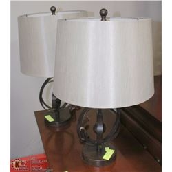 SET OF 2 METAL LAMPS (ADJUSTABLE CENTER