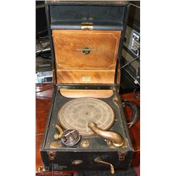 ANTIQUE COLUMBIA PORTABLE GRAMMAPHONE