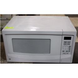 LARGE GE 1100 WATT MICROWAVE