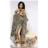 Image 1 : NATIVE AMERICAN DOLL STATUE WITH REAL FUR WRAP