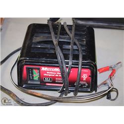 MOTOMASTER 12V BATTERY CHARGER
