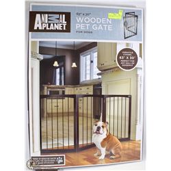ANIMAL PLANET WOODEN PET GATE ,FREE STANDING