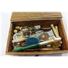 Image 2 : RCMP COLLECTIBLE BOX WITH COLLECTIBLES