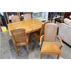 OAK DINING TABLE WITH 2 LEAFS AND 6 CHAIRS