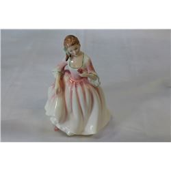 ROYAL DOULTON FIGURE TENDER MOMENT