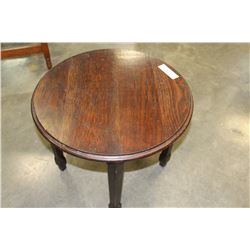 VINTAGE ROUND OAK ENDTABLE