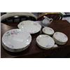 Image 2 : VINTAGE PARTIAL CHINA SET CZECHSLOVAKIA