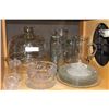 Image 2 : SHELF LOT OF ESTATE GLASSWARE