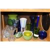 Image 2 : SHELF LOT OF VINTAGE COLORED VASES