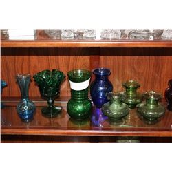 SHELF LOT OF ESTATE COLORED VINTAGE POSEY VASES