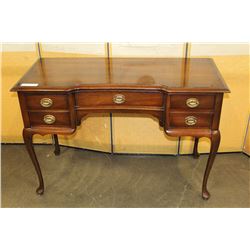 QUEEN ANNE SYTLE MAHOGANY FINISH DESK