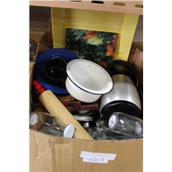 LARGE BOX OF VINTAGE KITCHEN ITEMS