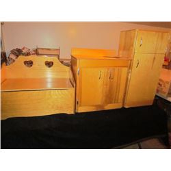 3 Piece Children's Plywood Kitchen Set
