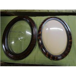 Pair of Oval Shaped Picture Frames - 1 glass broken