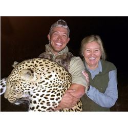Leopard and Cape Buffalo hunt for one hunter in Matetsi, Zimbabwe (16 days)