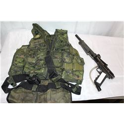TACTICAL PAINTBALL VEST, REFILL CANNISTERS, AND TIPMAN PRO CARBINE PAINTBALL GUN