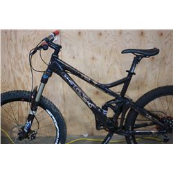 GIANT REIGN FULL SUSPENSION BIKE, COMPLETE CUSTOM BUILD, BLACK SPIRE ONE UP KIT, RACE FACE AND SRAM