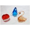 Image 2 : ART GLASS SWAN AND PENQUIN AND VASE
