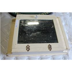 MEDICINE CABINET WITH MIRRORED DOOR