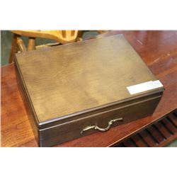 CASED CUTLERY SET ONEIDA ROGERS IN CANTEEN