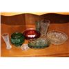 Image 1 : SHELF LOT OF CRYSTAL AND VINTAGE COLORED GLASSWARE