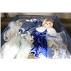 Image 2 : TOTE OF PRCELAIN DOLLS