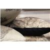 Image 2 : LOT OF THROW PILLOWS