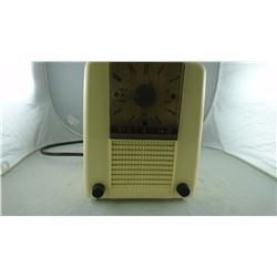 WESTINGHOUSE IVORY VINTAGE RADIO