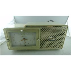 BULOVA VINTAGE RADIO