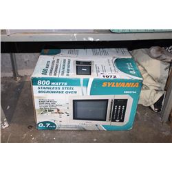 800 WATT SYLVANIA MICROWAVE