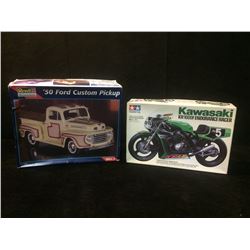 IN BOX CLASSIC 1950 FORD CUSTOM PICKUP & KAWASAKI KR 1000F ENDURANCE RACER MODEL KIT VEHICLES